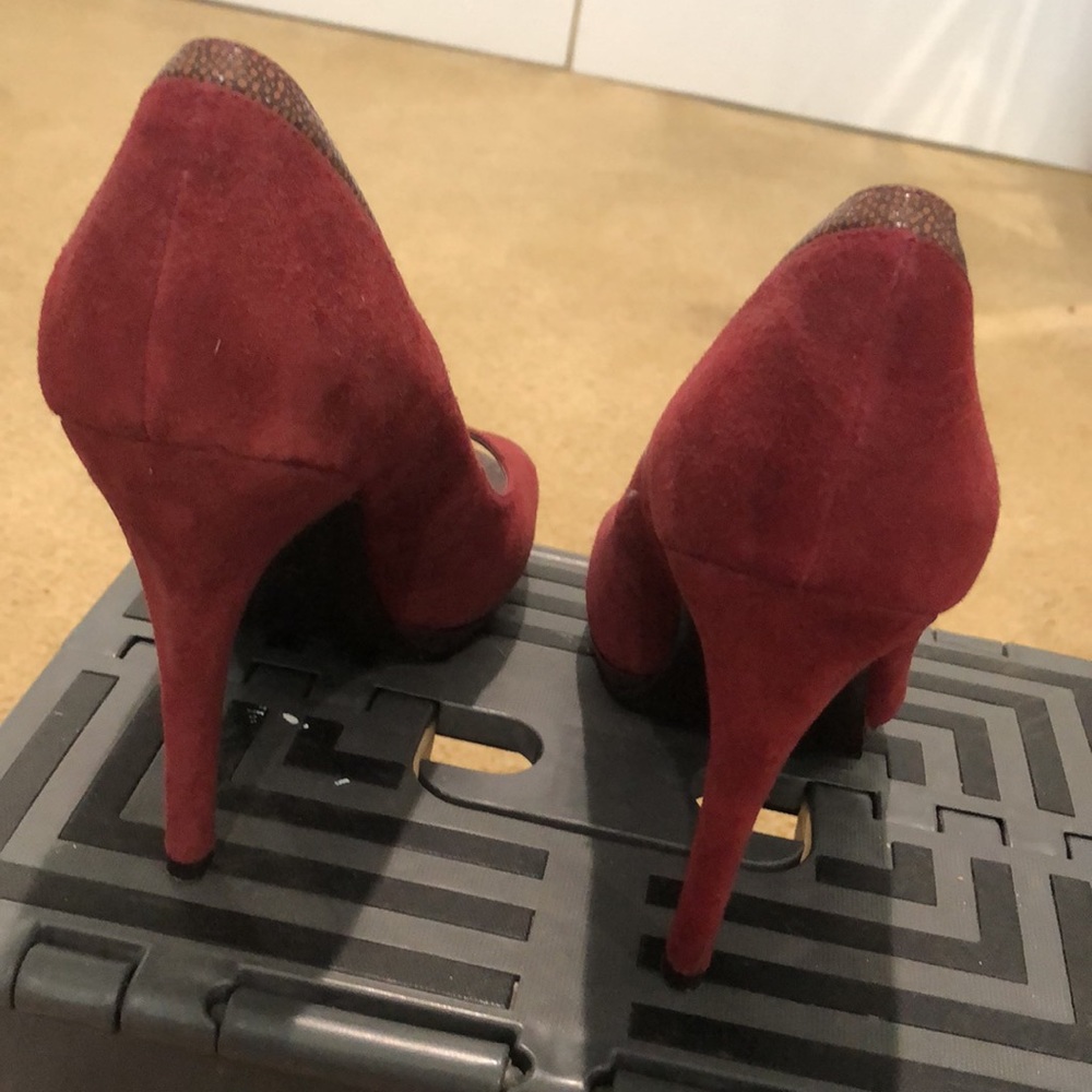 Shoes - Picture 5 of 9